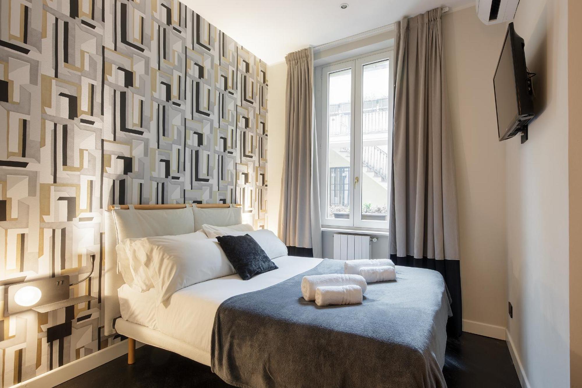 San Maurilio 1 - Historic Apartment Near Duomo, Milan